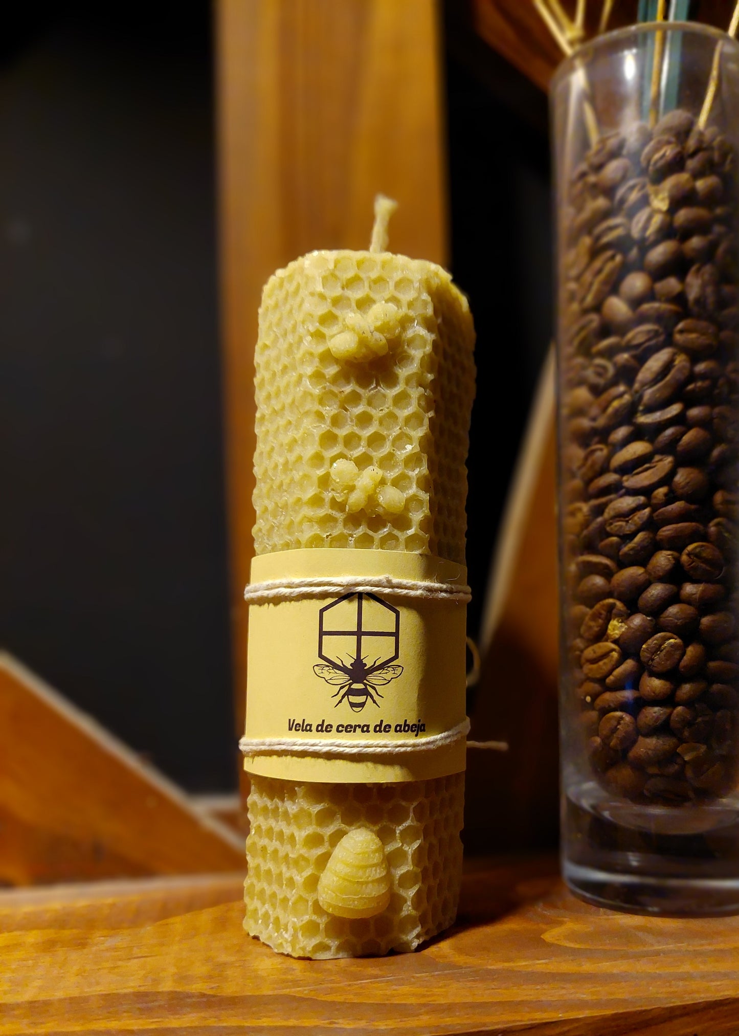 Velas de cera de abejas diseño panal 14 cm alto x 4.5 cm diámetro