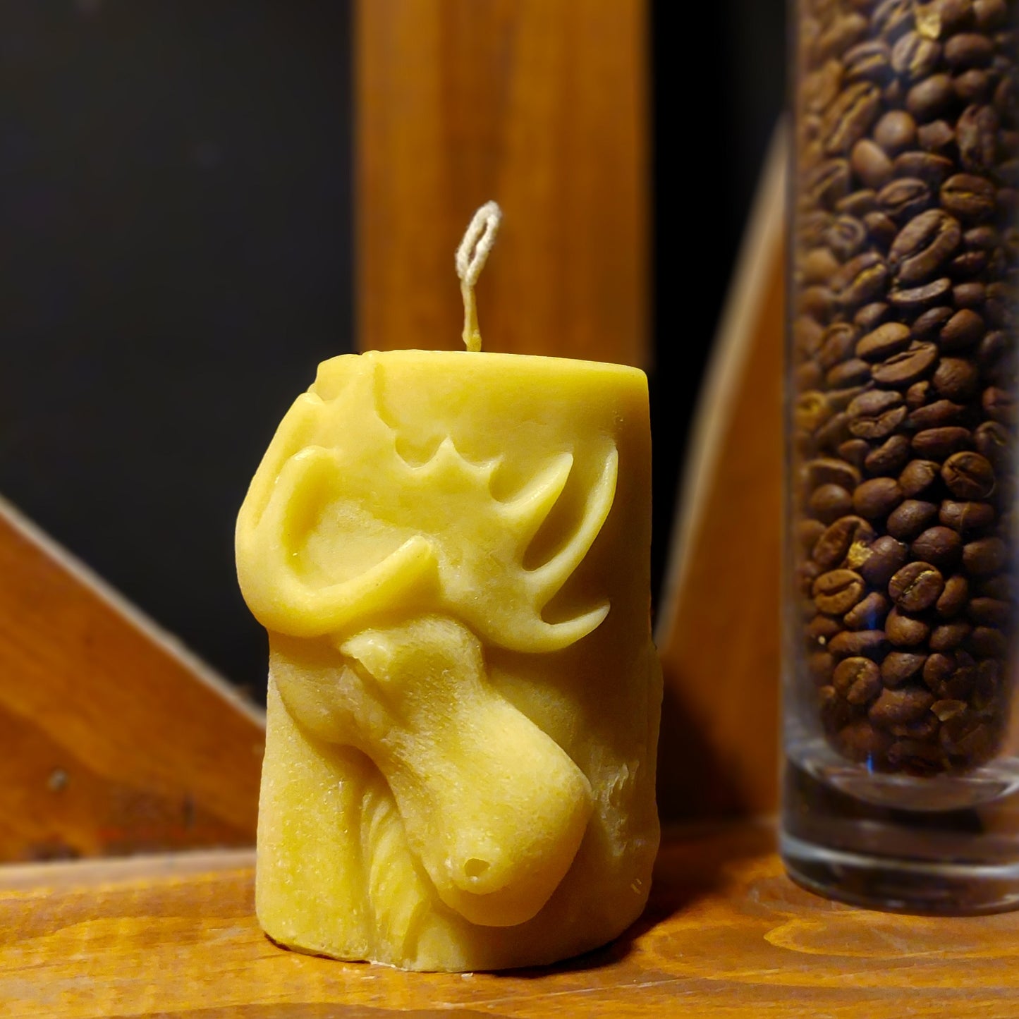 Vela de cera de abejas diseño Alce alto 9.5 cmx6cm diámetro